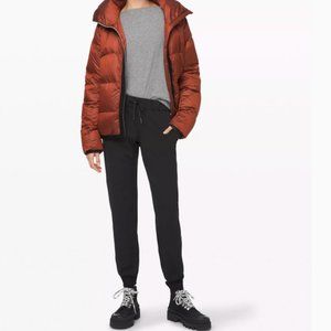 Lululemon NWT On the Fly Jogger, Black, Size 8